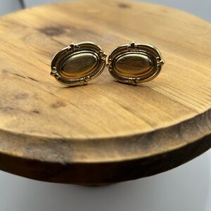Chic Gold Oval Cuff Links